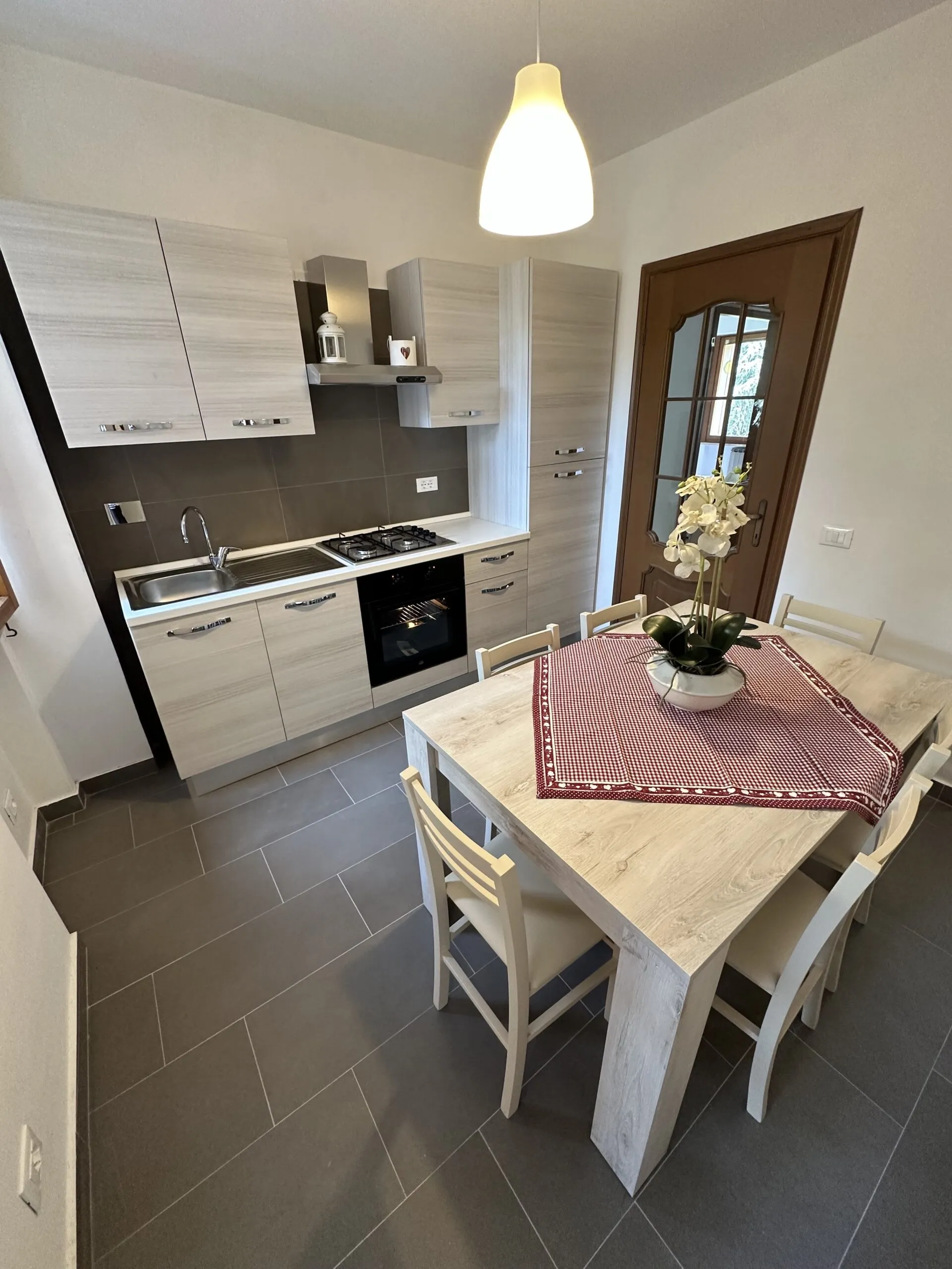 Cucina appartamento RoomForYou Roma